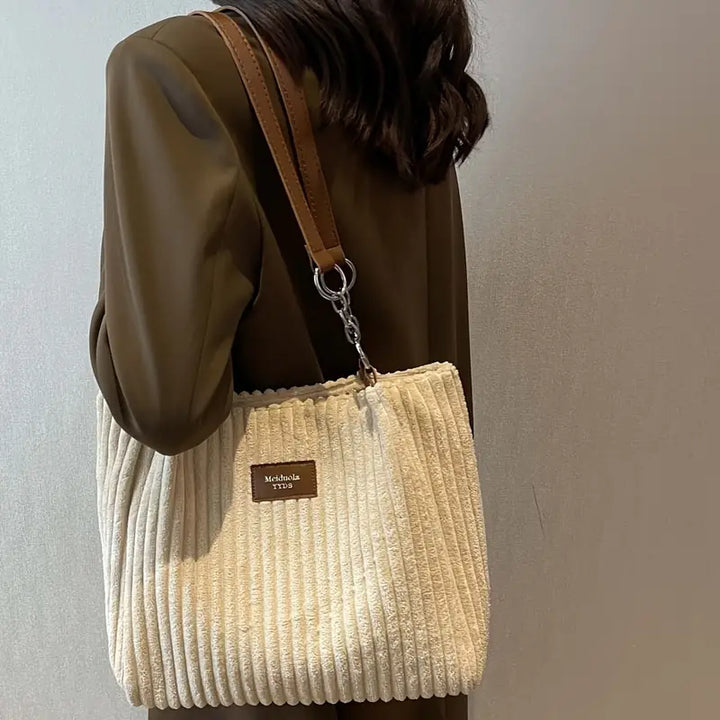 CLARA | BORSA MORBIDA A SPALLA
