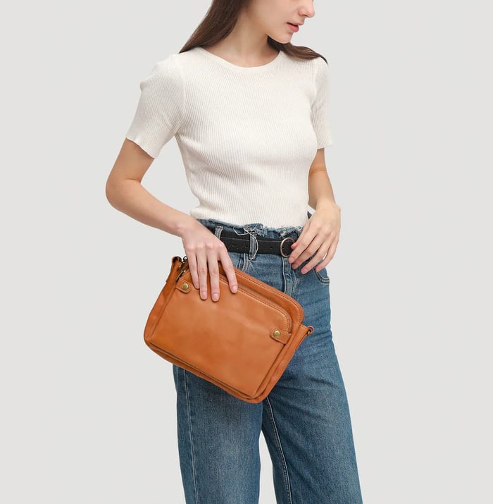 EMILIA | BORSA A TRACOLLA COMPATTA