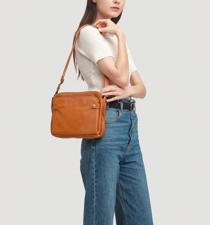 EMILIA | BORSA A TRACOLLA COMPATTA
