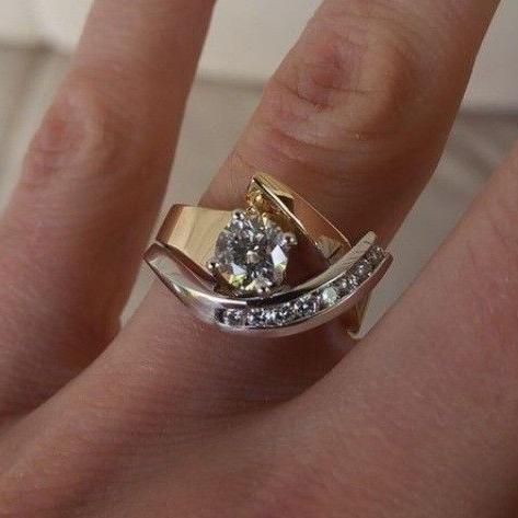 Anello Vintage Irregolare in Oro e Argento con Zirconia