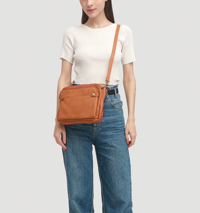 EMILIA | BORSA A TRACOLLA COMPATTA
