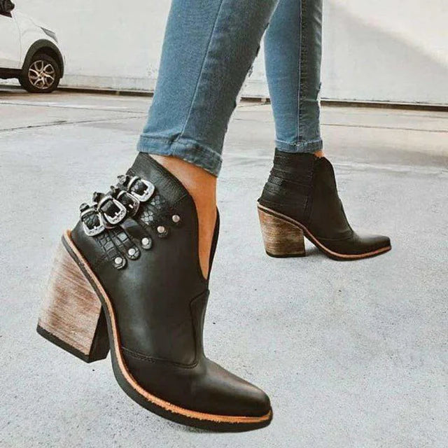 BELMONTE MILANO | STIVALETTO CON TACCO E FIBBIE DECORATIVE